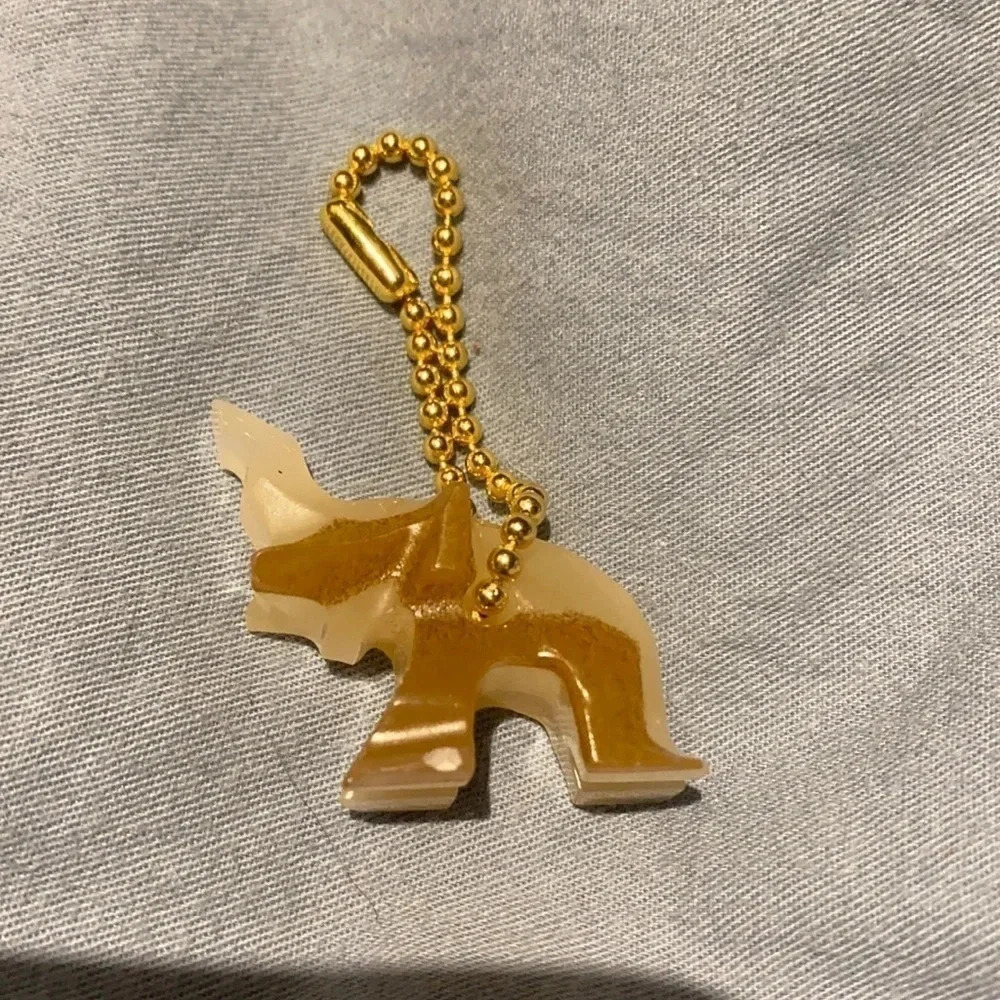 Carved  elephant‎